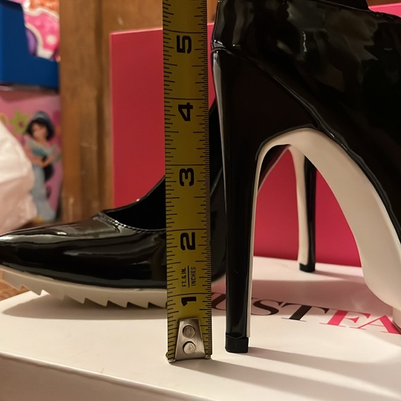 Black patent just fab high heels size 5.5. - Picture 6 of 6